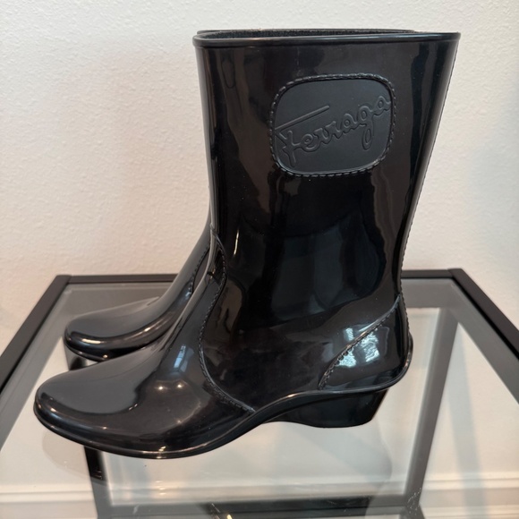 SALVATORE FERRAGAMO Women’s Mid Calf Wedge Black Shiny Rain Boots Size 10 NWOB - Picture 5 of 9